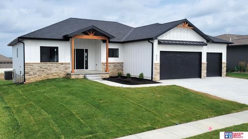 532 N 107th St, Lincoln, NE, 68527-2533 | Card Image