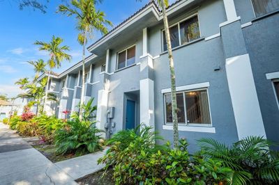 D24 - 5463 Sw 41, Townhouse with 3 bedrooms, 2 bathrooms and null parking in Pembroke Park FL | Image 1