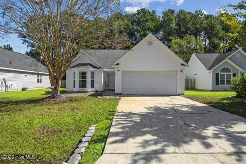 690 Oak Branches Close Se, Belville, NC, 28451-7479 | Card Image