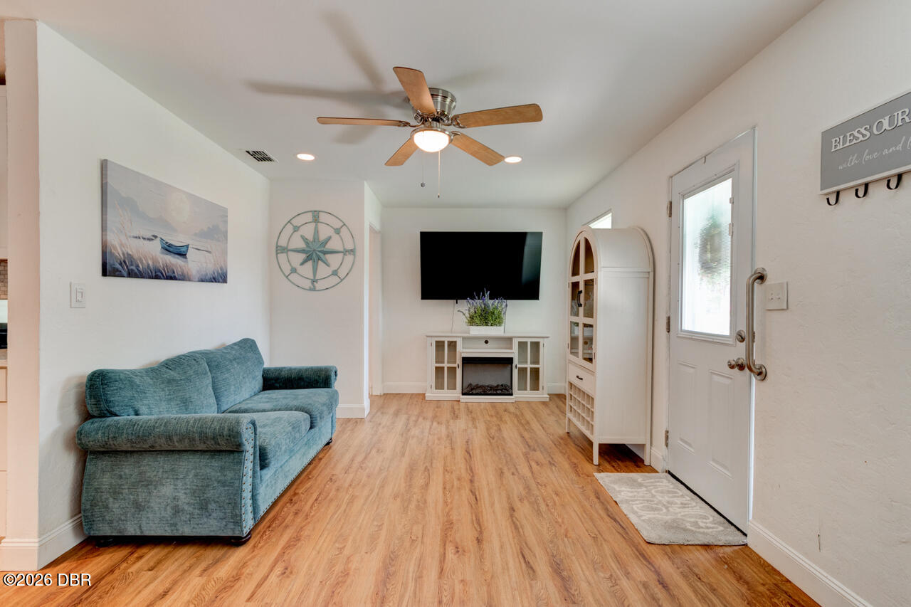 Residential in South Daytona 5