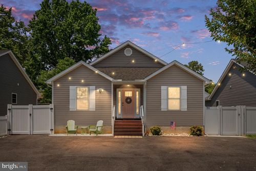 127 3rd St, COLONIAL BEACH, VA, 22443-1820 | Card Image
