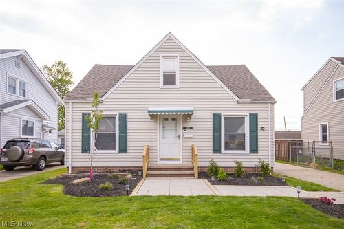 4360 Newberry Dr, Brooklyn, OH, 44144-2828 | Card Image