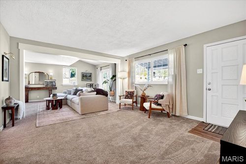 277 Ramsey Ln, Ballwin, MO, 63021-4947 | Card Image