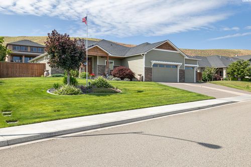 2375 W 49th Ave, Kennewick, WA, 99337 | Card Image