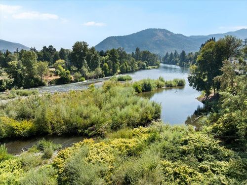 900 Mystic Dr, Grants Pass, OR, 97527-4956 | Card Image