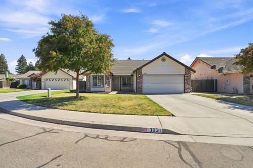 3031 W Loyola Ct, Visalia, CA, 93277-7908 | Card Image