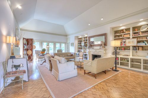 105 Burlington Ct, Nashville, TN, 37215-1843 | Card Image