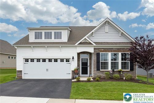 7911 Schaefer Crst, Breinigsville, PA, 18031-8709 | Card Image