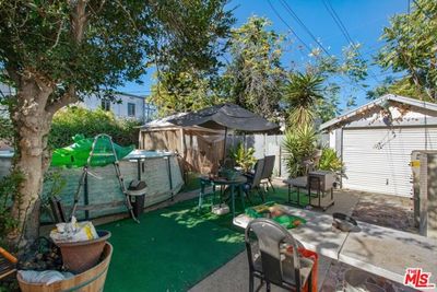 E 43rd Street, House other with 2 bedrooms, 1 bathrooms and 3 parking in Los Angeles CA | Image 2