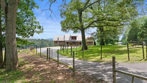 102 Cross Creek Ln, Warne, NC, 28909-7726 | Card Image