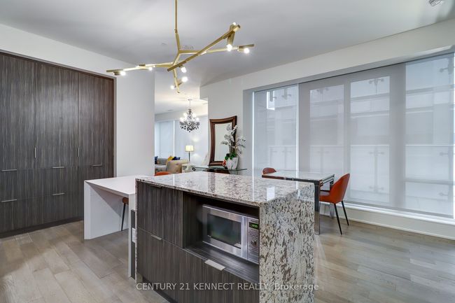 526 - 1 Bloor St E, Condo with 3 bedrooms, 2 bathrooms and null parking in Toronto ON | Image 14