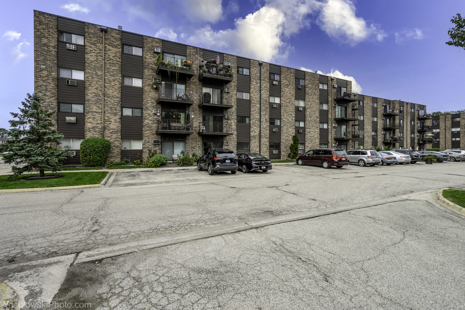 202 - 8901 N Western Ave, For Sale in Des Plaines - eXp Realty