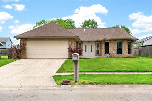8818 Trowbridge Way, Huber Heights, OH, 45424-7053 | Card Image