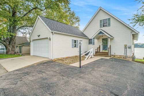 10139 Lucas Rd, Three Rivers, MI, 49093-8557 | Card Image