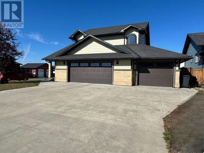 10920 111 Ave, House other with 5 bedrooms, 3 bathrooms and null parking in Fort St. John BC | Image 2