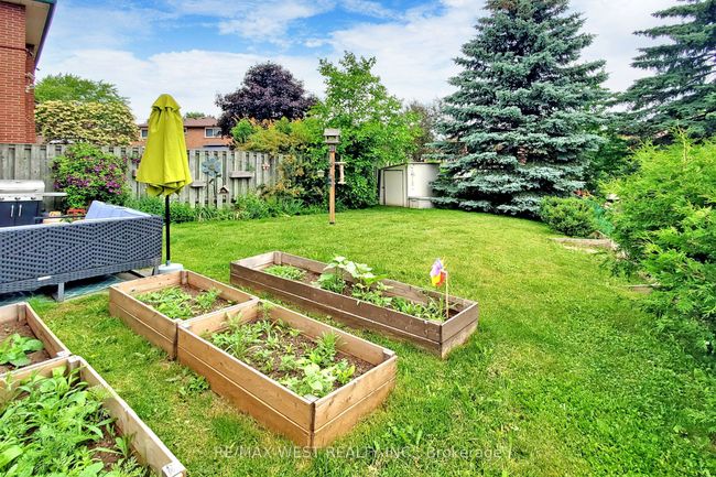 B - 39 Portland Cres, Home with 2 bedrooms, 3 bathrooms and 2 parking in Newmarket ON | Image 33