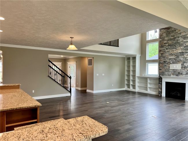 Hardwoods floors in the family room | Image 14