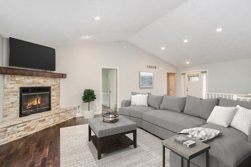 12031 Sandstone Dr, Wayland, MI, 49348-8880 | Card Image