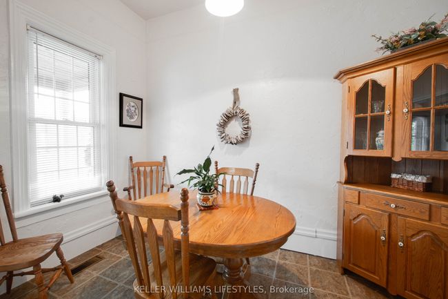 22 Prince St, House other with 2 bedrooms, 1 bathrooms and 6 parking in Forest ON | Image 10