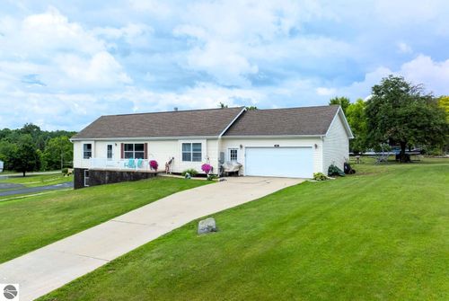 630 Lennon Lane, Gladwin, MI, 48624 | Card Image