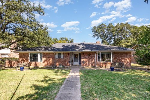 2015 Woods Dr, Arlington, TX, 76010-5661 | Card Image