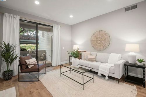 apt-102-36992 Meadowbrook Cmn, Fremont, CA, 94536-7421 | Card Image