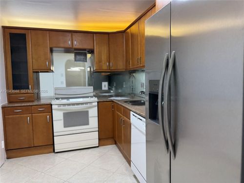 411-400 Kings Point Dr, Sunny Isles Beach, FL, 33160-4776 | Card Image
