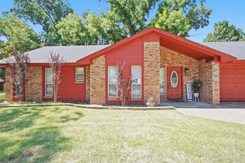 808 Hilltop Dr, Weatherford, TX, 76086-5784 | Card Image