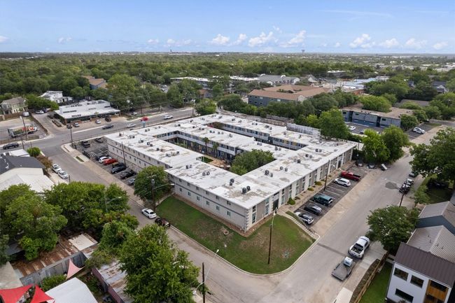 APT-236 - 2401 Manor Rd, Condo with 2 bedrooms, 1 bathrooms and null parking in Austin TX | Image 32
