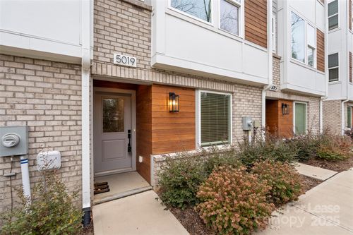 5019 York Park Ln, Charlotte, NC, 28217-3705 | Card Image