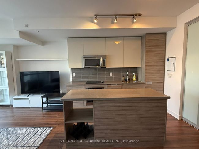 1611 - 210 Simcoe St, Condo with 2 bedrooms, 1 bathrooms and null parking in Toronto ON | Image 17