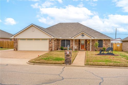 1104 Navajo Trail, McGregor, TX, 76657 | Card Image
