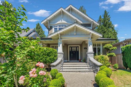 2213 Jefferson Ave, West Vancouver, BC, V7V2A9 | Card Image