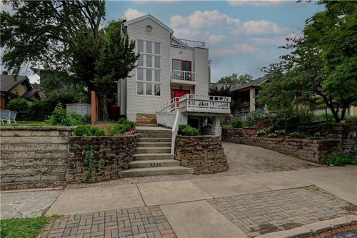 4738 Holly St, Kansas City, MO, 64112-1325 | Card Image