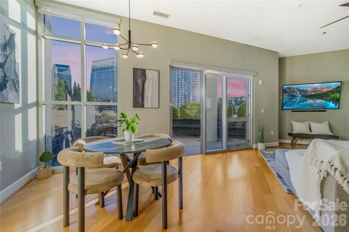 unit-708-333 W Trade St, Charlotte, NC, 28202-1966 | Card Image