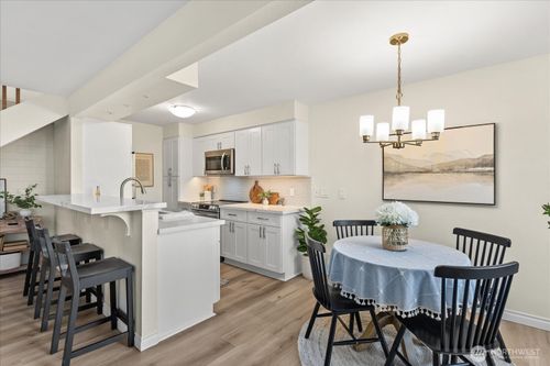 unit-b-410 214th St Sw, Bothell, WA, 98021-7586 | Card Image