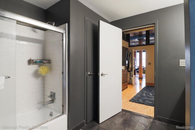 APT-29 - 200 River Place Dr, Condo with 2 bedrooms, 3 bathrooms and null parking in Detroit MI | Image 34