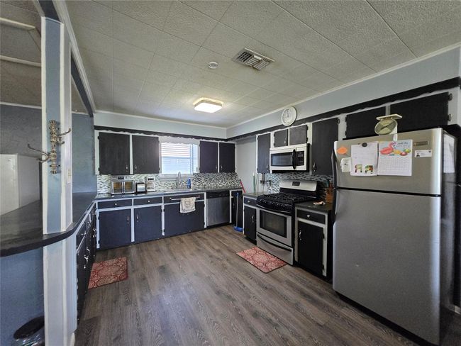 610 E Division St, House other with 3 bedrooms, 2 bathrooms and 3 parking in Edna TX | Image 23
