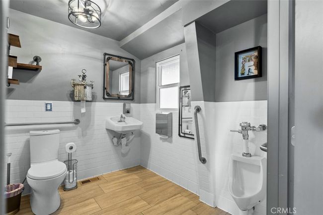Guest Rest Room | Image 10