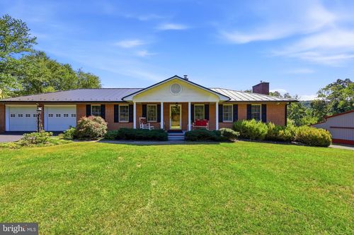 3127 Spohrs Rd, BERKELEY SPRINGS, WV, 25411-3562 | Card Image