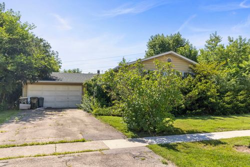 6104 Tyler Dr, Woodridge, IL, 60517-1003 | Card Image