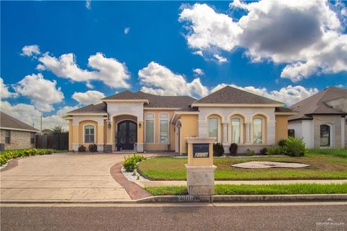 2008 N 45th St, McAllen, TX, 78501-3041 | Card Image