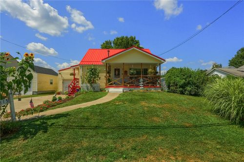 815 Florence St, Ellwood City, PA, 16117-2410 | Card Image