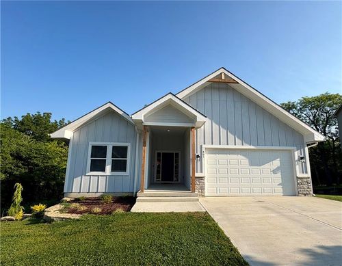 801 Colonial Dr, Pleasant Hill, MO, 64080-6585 | Card Image