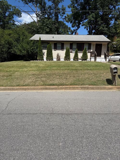 3711 Signal Hill Ave Nw, Roanoke, VA, 24017-5151 | Card Image