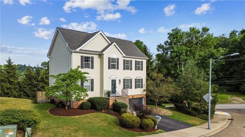 104 Oakbrook Cir, Pittsburgh, PA, 15220-4656 | Card Image