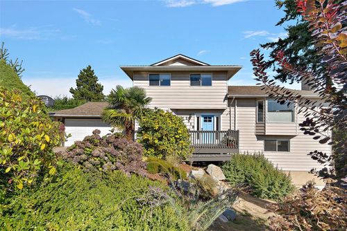 2518 Monte Vista Pl, Central Saanich, BC, V8Z6Y3 | Card Image
