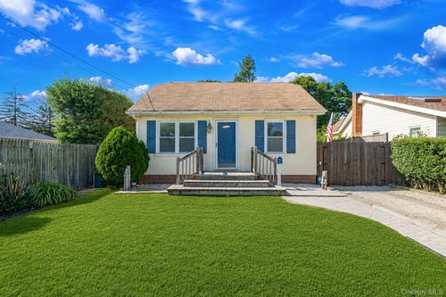 7 Inca Dr, Bay Shore, NY, 11706-4907 | Card Image