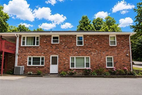 77 Victoria St, Johnston, RI, 02919-1483 | Card Image