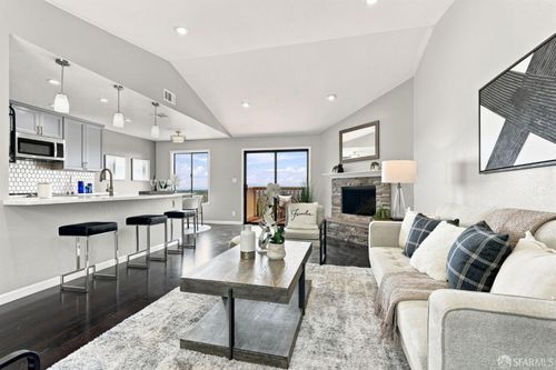 22 Anair Way, Oakland, CA, 94605-4872 | Card Image